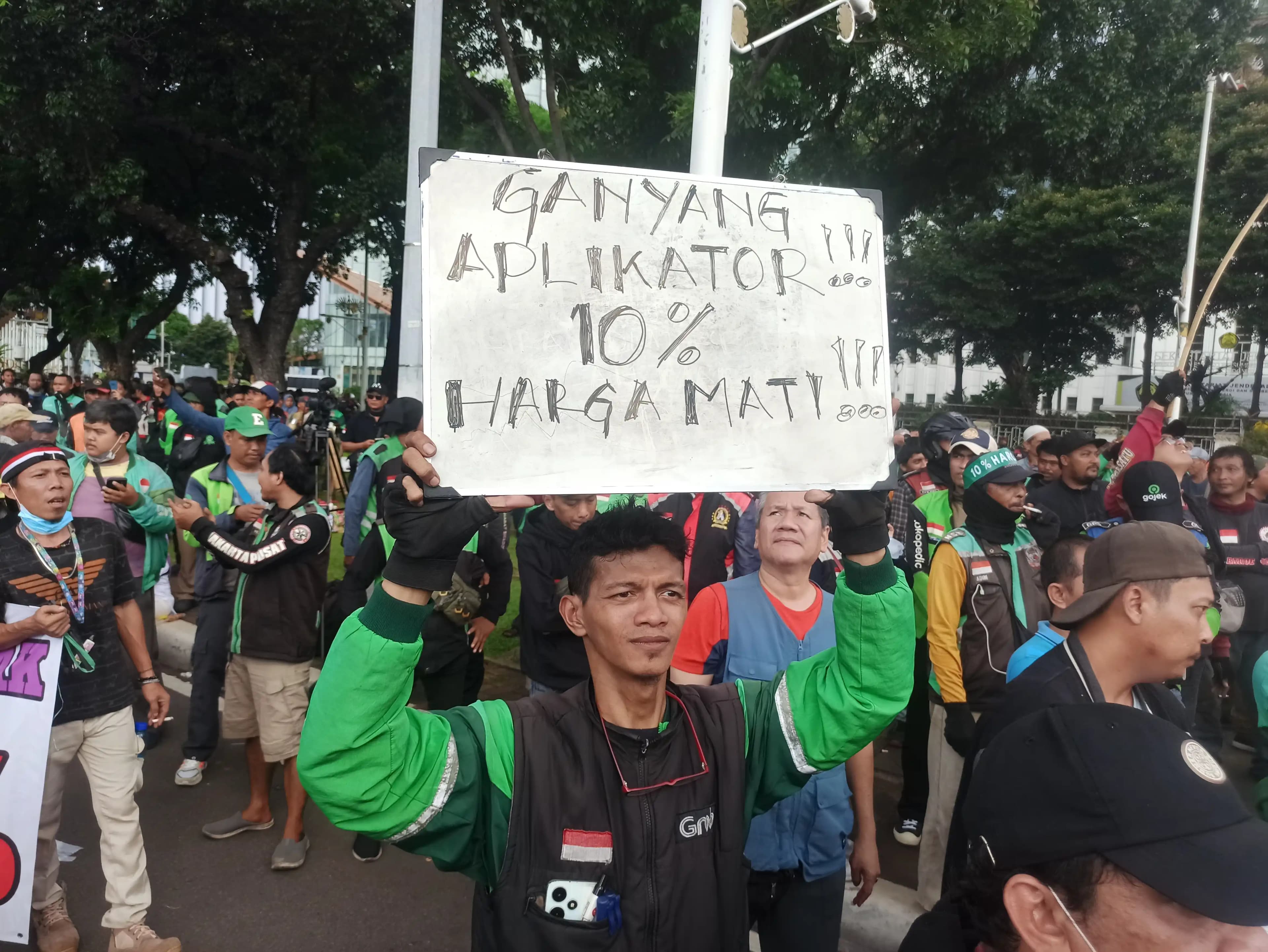Salah Satu Peserta Aksi Unjuk Rasa Driver Ojol
