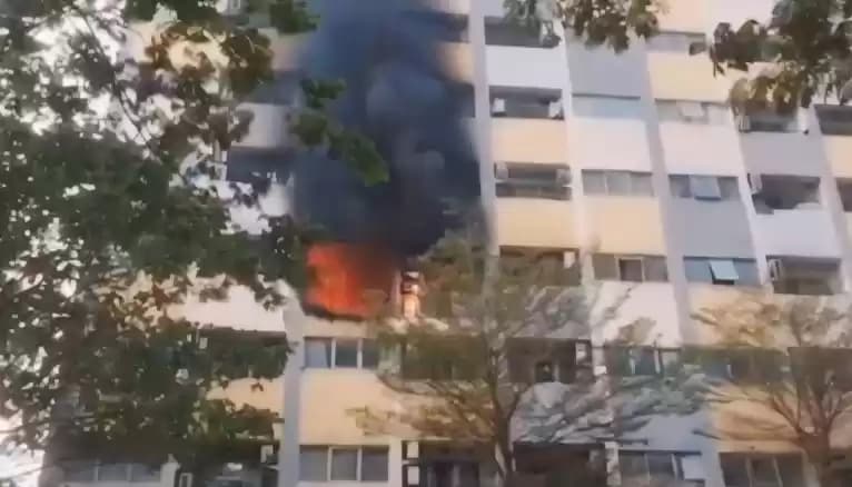 Satu unit (kamar) yang berada di lantai 6 Tower kuning Apartemen Sentra Terbakar