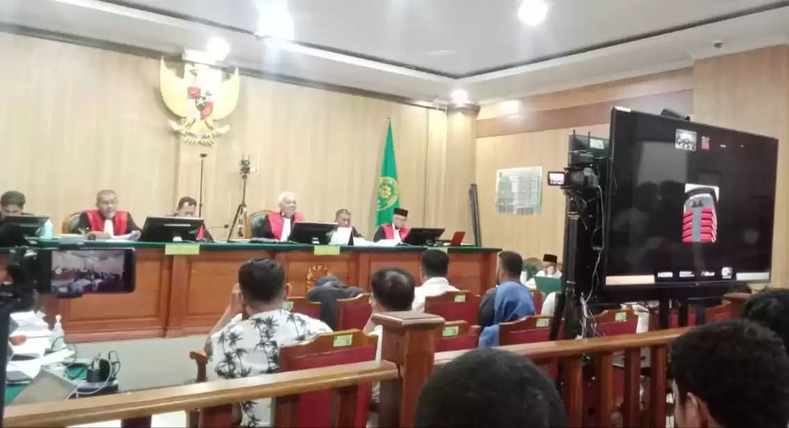 Sidang dugaan kasus suap eks gubernur Maluku Utara yang dipimpin langsung oleh Hakim Ketua Rommel Franciskus Tompubolon, di Ternate (Foto: Istimewa)