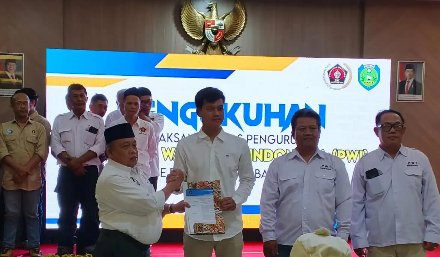 Suasana saat pengukuhan Ketua Plt PWI Purwakarta di Indramayu