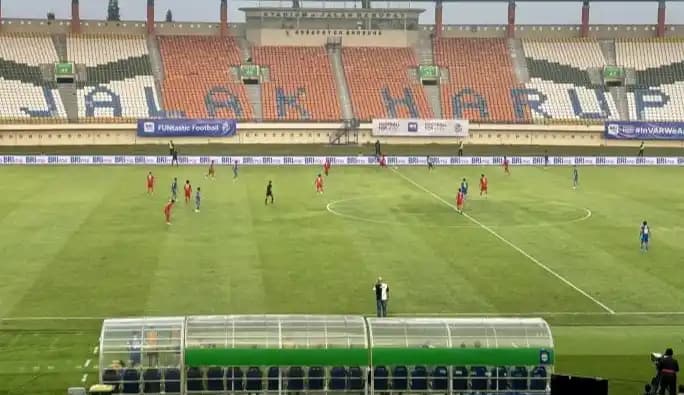 Suasana seusai pertandingan Persib Bandung kontra Persebaya Surabaya di Stadion di Jalak Harupat