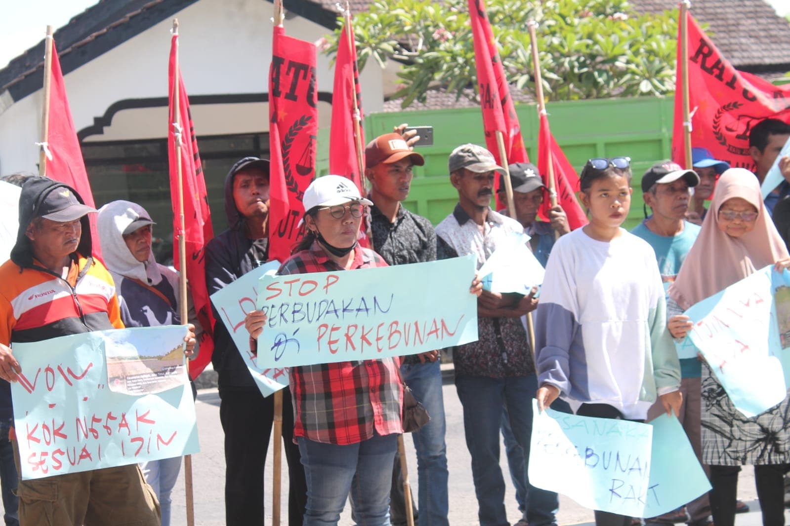 Tuntut Transparansi Tata Kelola Perkebunan, FPPM dan Poktan Geruduk DPRD Kabupaten Blitar