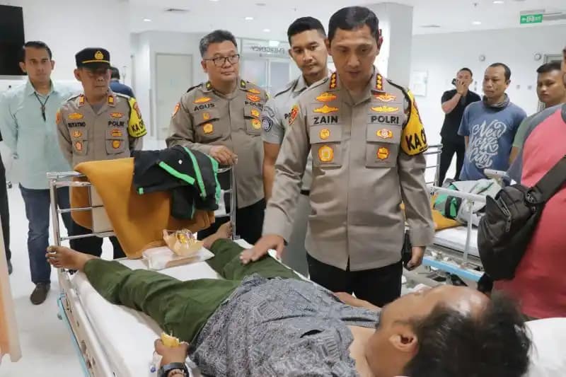 supir truk tabrak pengendara