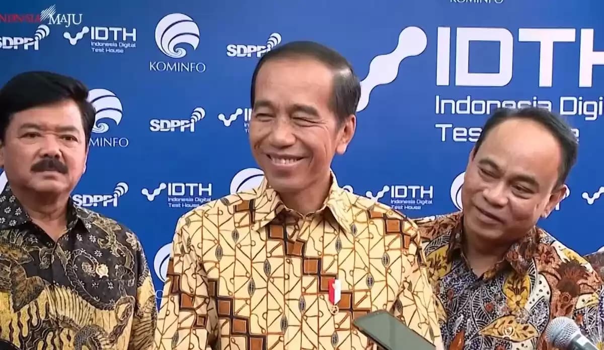 Tangkapan layar YouTube Sekretariat Presiden, Presiden Joko Widodo di Depok, Jawa Barat, Selasa (7/5/2024), tampak tersenyum merespons pertanyaan wartawan soal pertemuannya dengan Ketua Umum PDI-Perjuangan Megawati Soekarnoputri