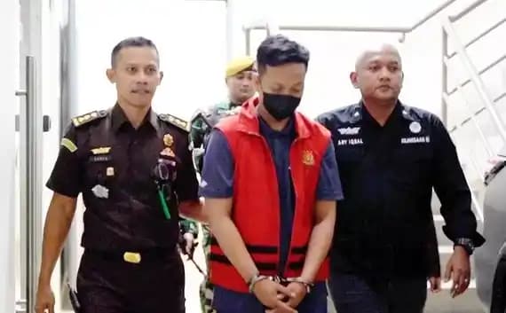 Tersangka Korupsi KUR Fiktif BRI Ciamis Dijebloskan ke Rutan