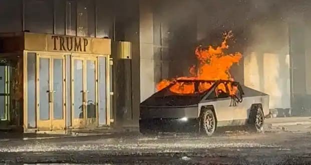 Tesla Cybertruck Terbakar Tepat di Luar Trump International Hotel