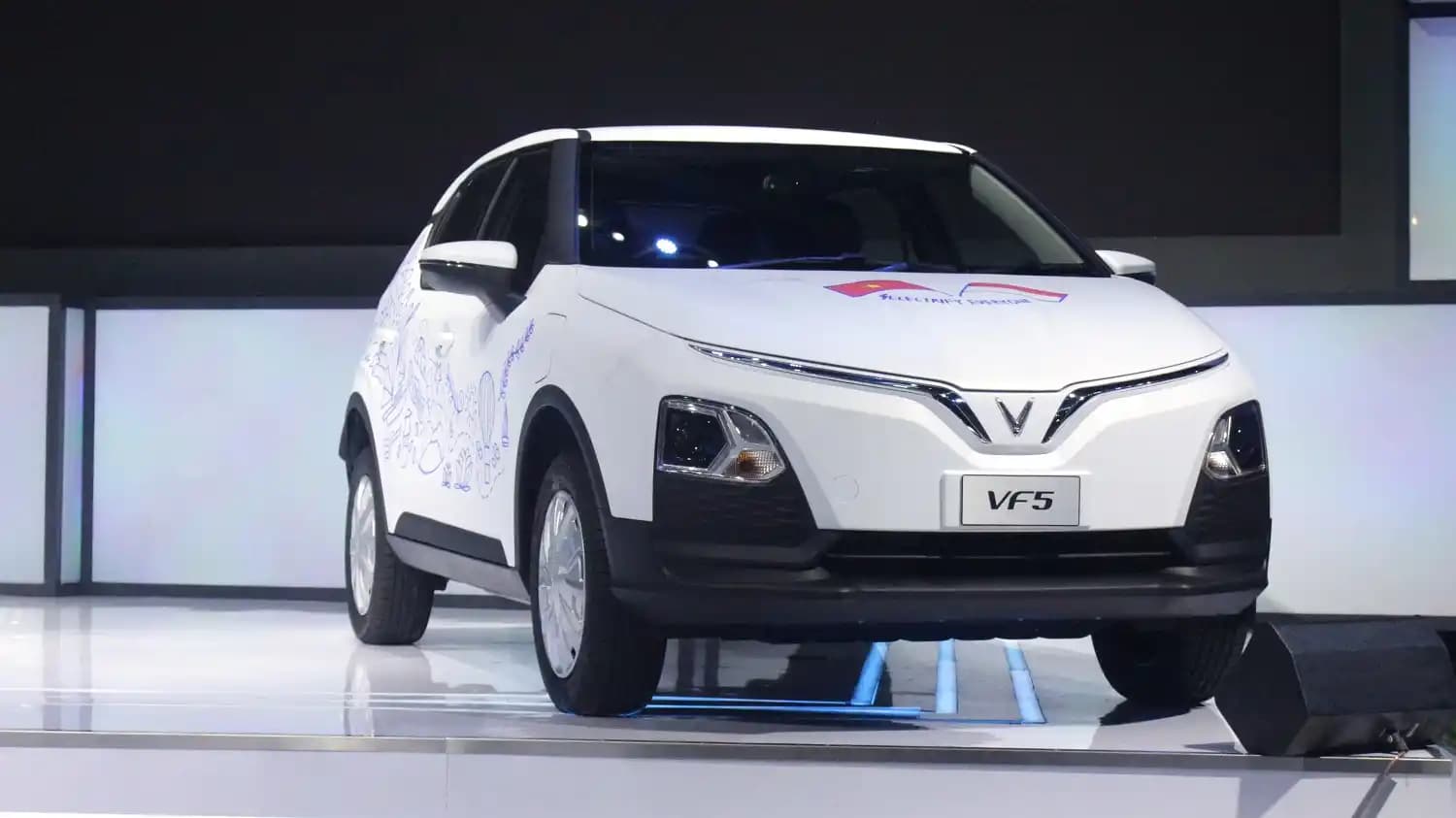 VinFast Auto, resmi memulai pengiriman mobil listrik VF 5 ke Indonesia