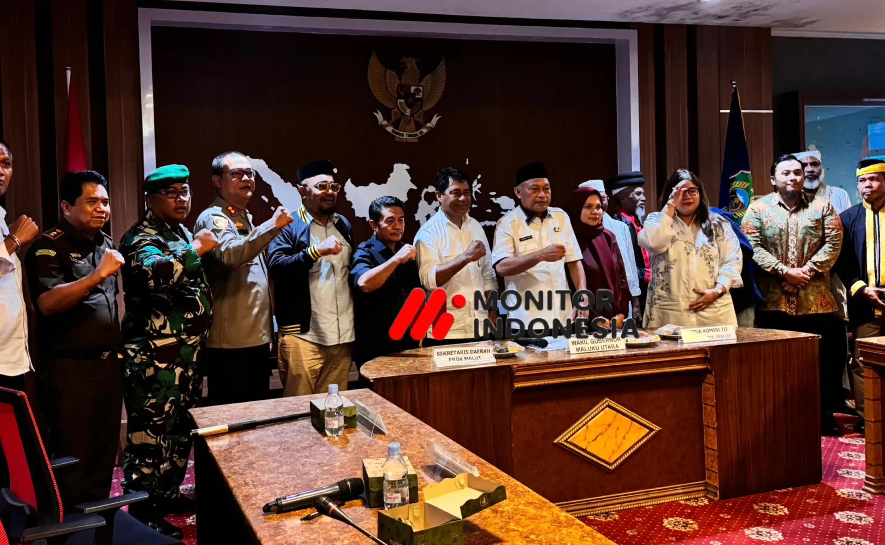 Wagub Malut, Sarbin Sehe bersama perwakilan Bupati dan Wakil Bupati Halmahera Timur, manajemen PT STS, dan perwakilan warga