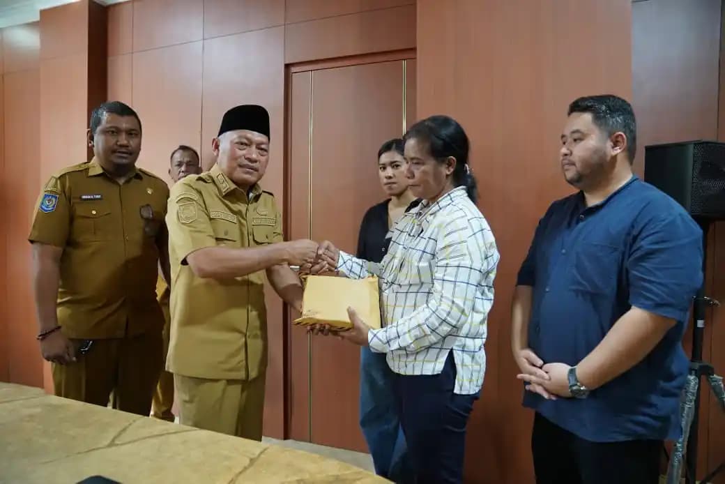 Wagub Sarbin Sehe, didampingi Kabid Pengawasan Ketenagakerjaan dan Keselamatan Kerja, Nirwan M. Turuy