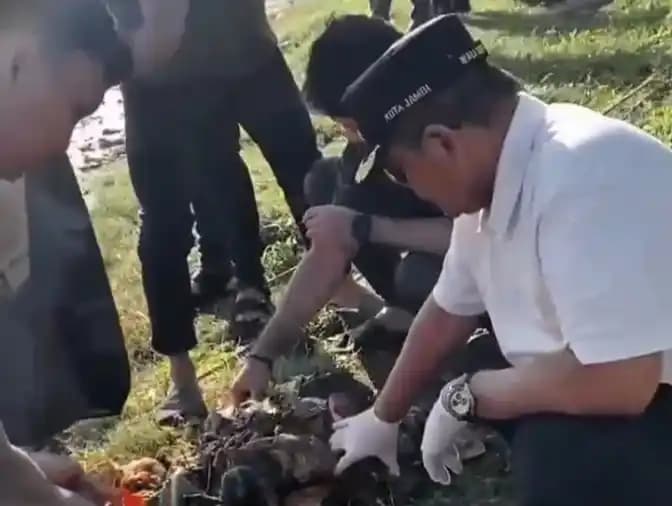 Wali Kota Jambi, Maulana, bersama Wakil Wali Kota Diza Aljosha