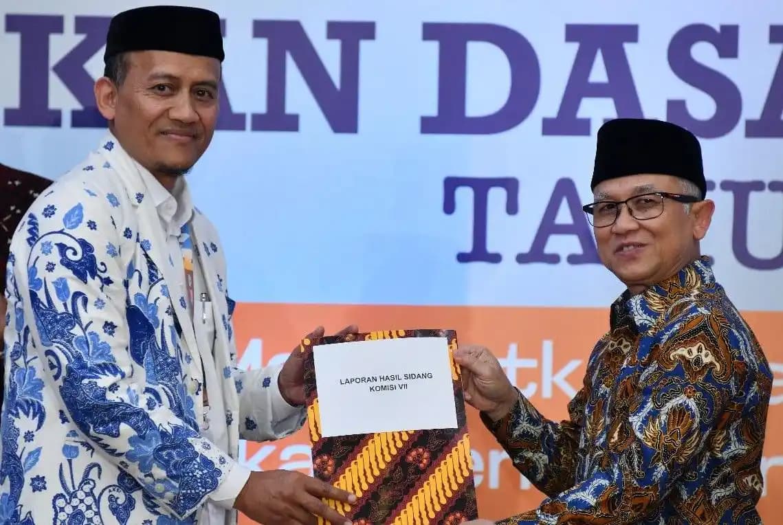 Wamendikdasmen Atip Latipulhayat menerima hasil rumusan dari sembilan komisi Konsolnas 2026 (foto. rizal siregar)
