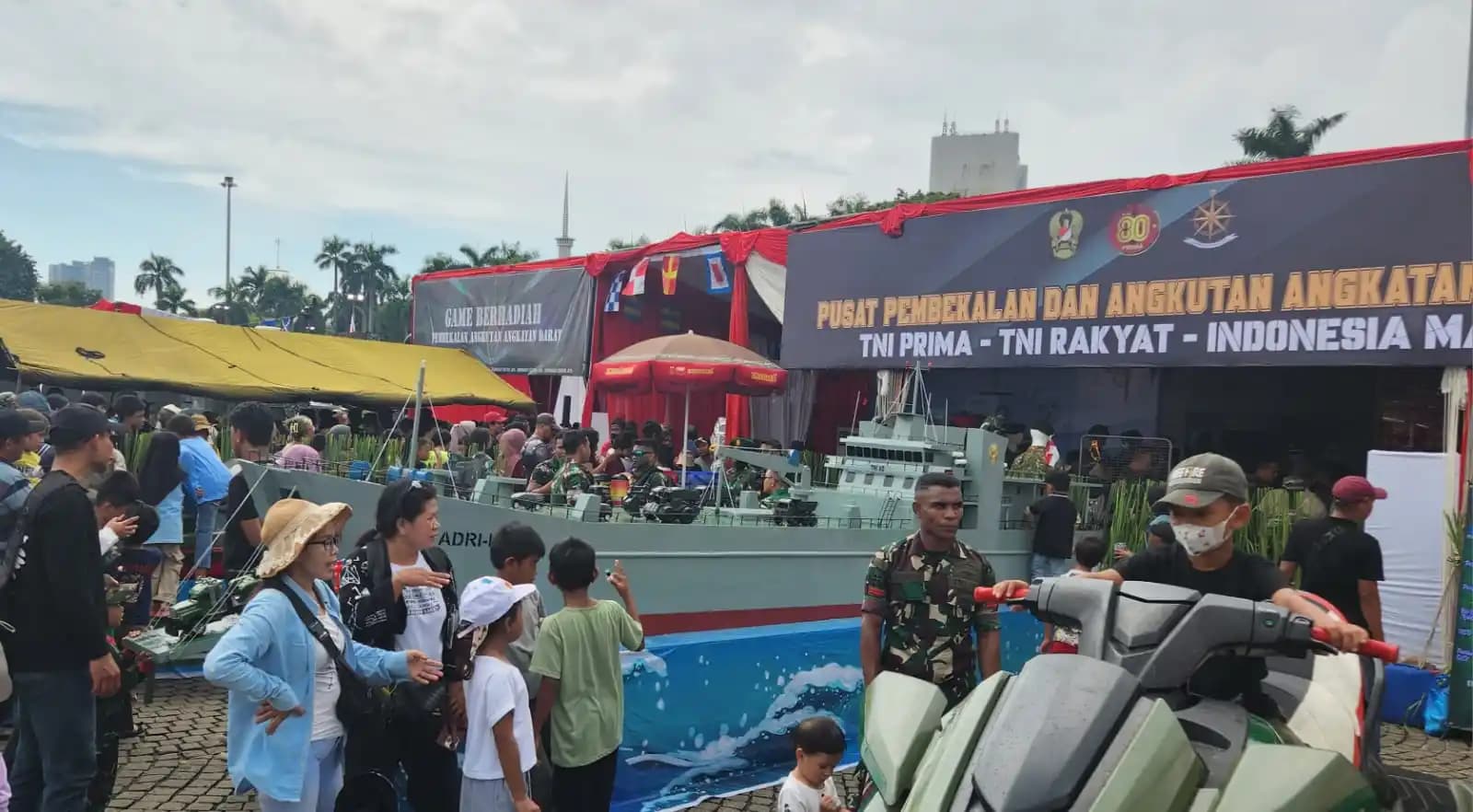 warga kembali memadati kawasan Pintu Timur Silang Monas. (Dok. Dispenad)
