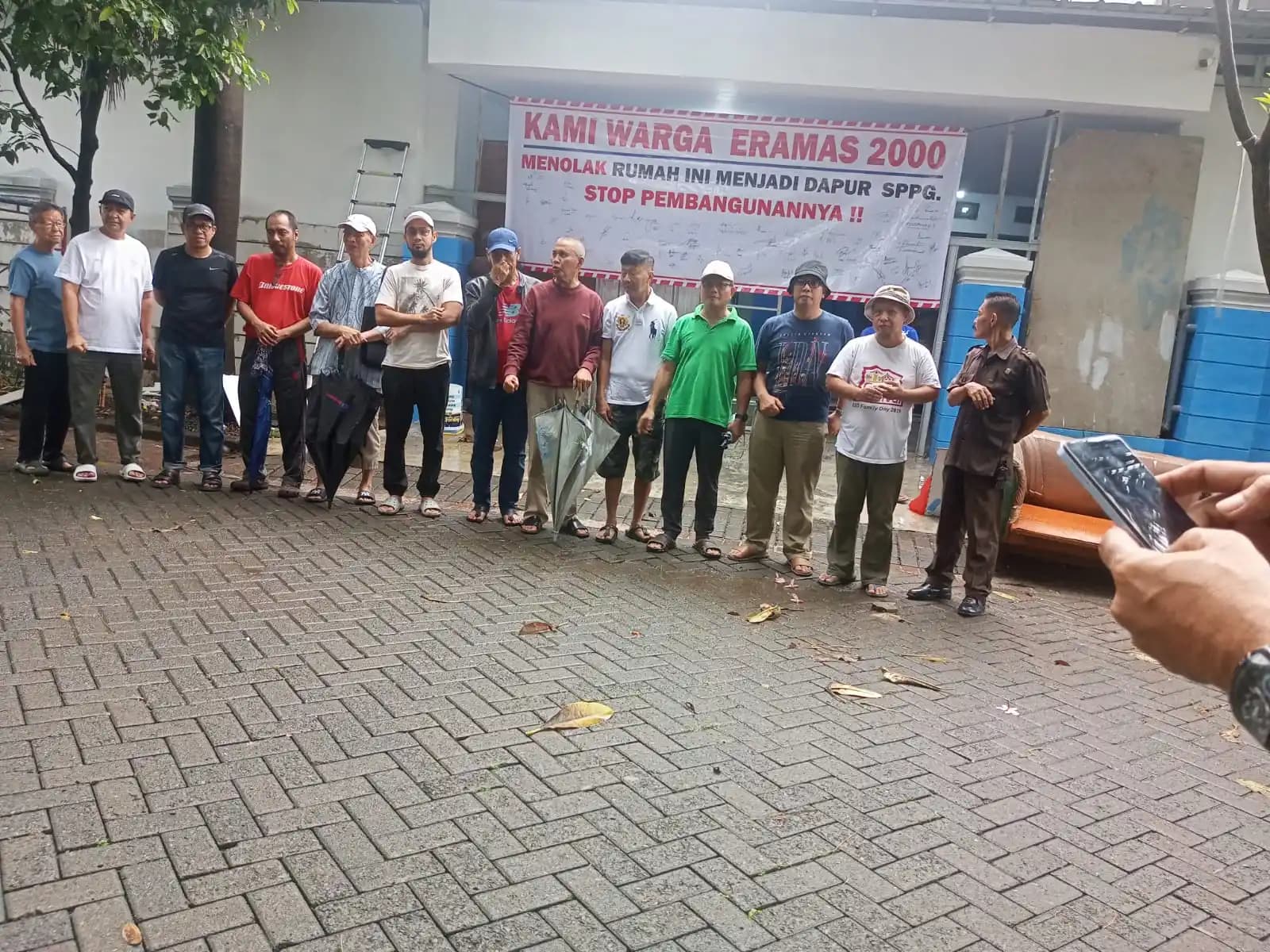 Warga Komplek Eramas 2000 Gelar Aksi Tolak Dapur MBG, Minta Pemerintah Kaji Ulang Dampak Lingkungan