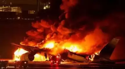 Pesawat Japan Airlines Terbakar