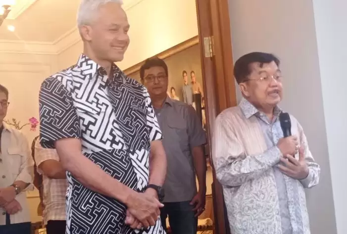 Capres 2024 Ganjar Pranowo dan Jusuf Kalla bertemu di Jakarta, Minggu (19/11). [Foto: Antara]
