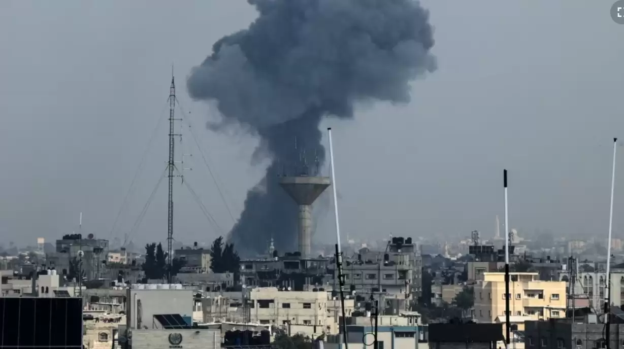Asap Mengepul di Rafah, Jalur Gaza (Foto: AFP)