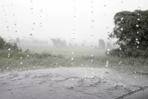 Hujan Ringan Guyur Jakarta Senin Siang