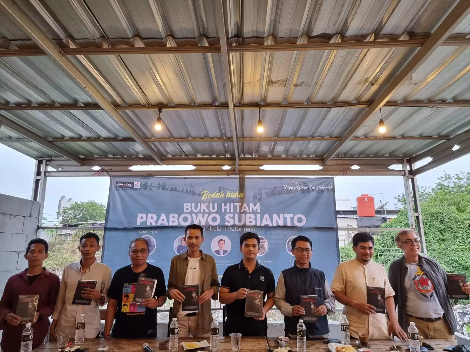 Kegiatan Bedah "Buku Hitam Prabowo" di Surabaya (Foto: Ist)