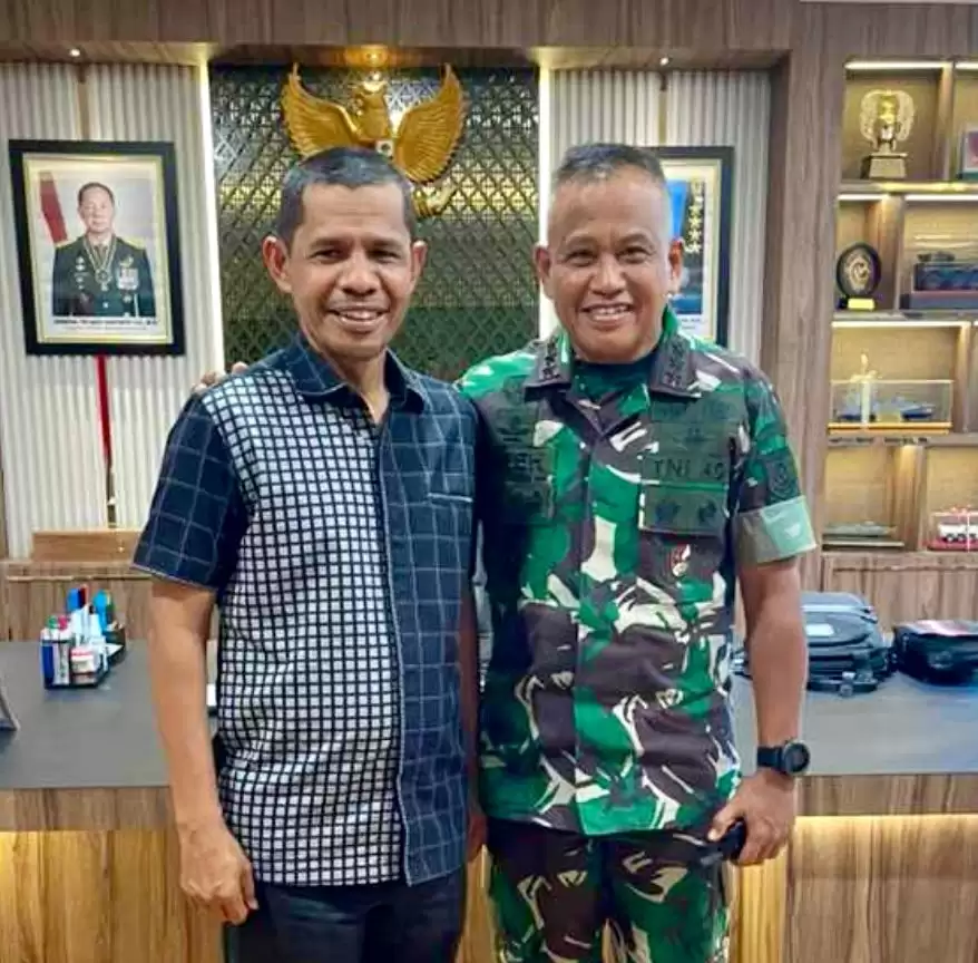 Plt Sekda Malut Salmin Janidi silaturahmi dengan Pangkostrad Muhammad Saleh Mustafa beberapa waktu lalu di Jakarta (Foto: MI/Ist)