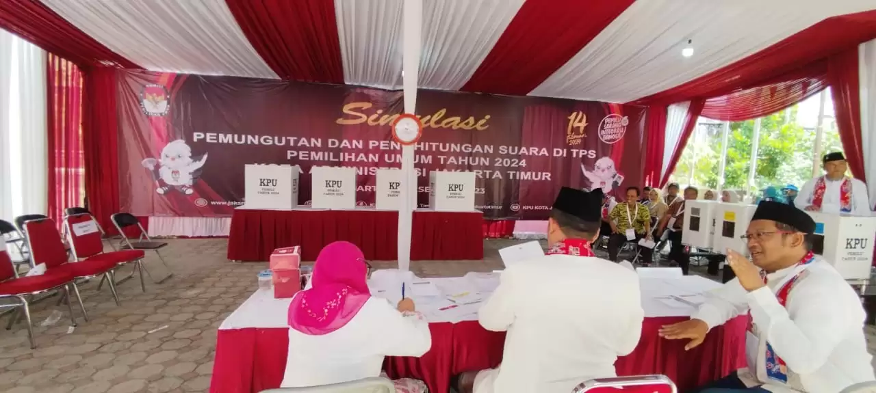 KPU DKI Jakarta gelar simulasi pemungutan dan perhitungan suara di KPU Jakarta Timur (Foto: MI/Dhanis)