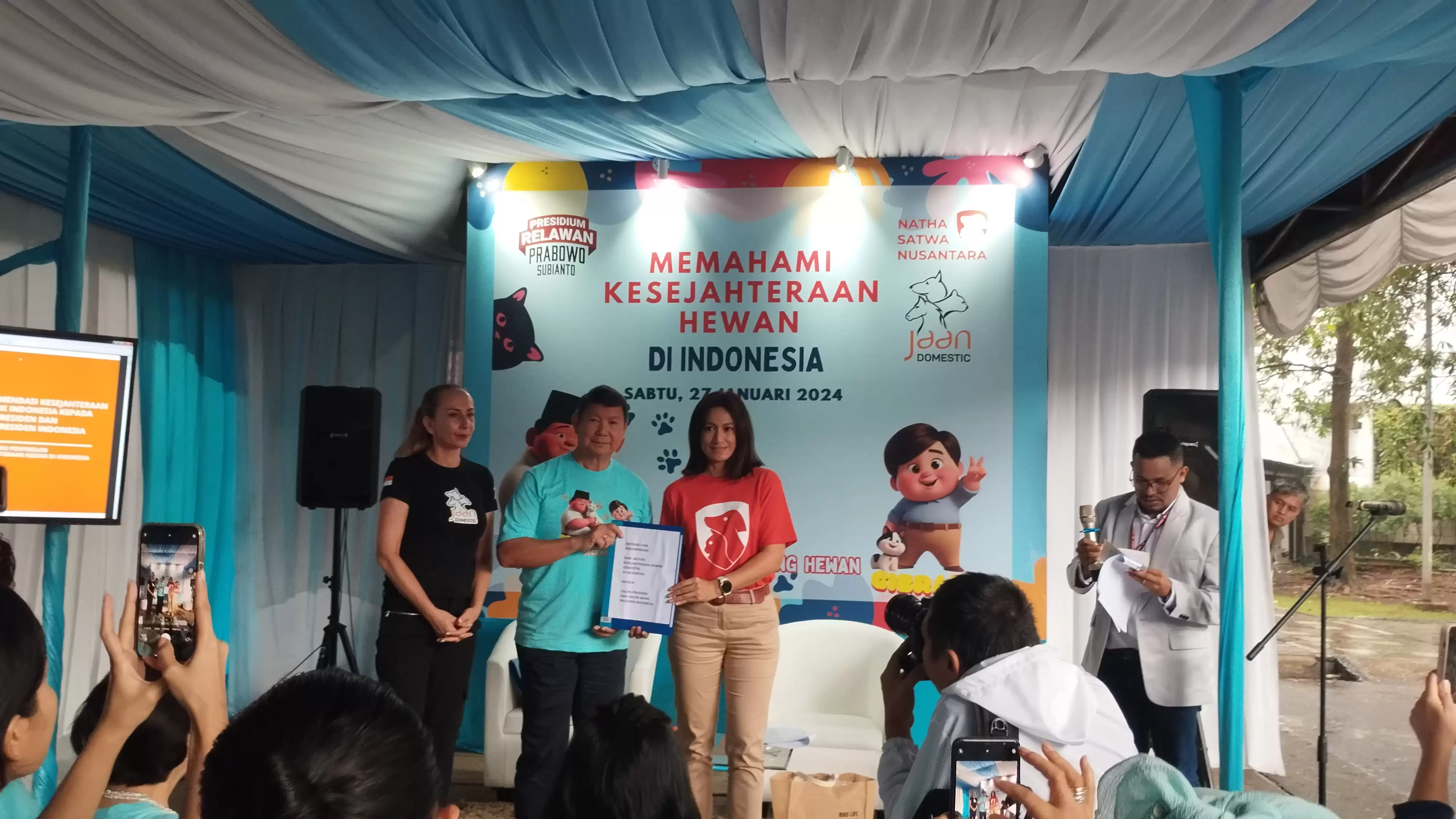 Wakil Ketua Umum Partai Gerindra, Hashim Djojohadikusumo dan Aktivis Hewan dalam acara Memahami Kesejahteraan Hewan di Indonesia (Foto: MI/Dhanis)