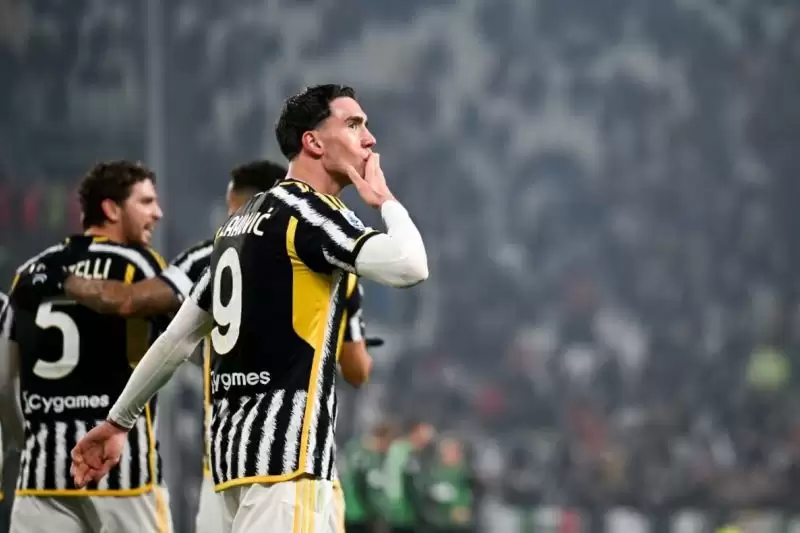 Selebrasi Dusan Vlahovic usai mencetak gol untuk Juventus dalam pertandingan Liga Italia lawan Sassuolo di Allianz Arena pada Rabu (17/1). [Foto: Antara]