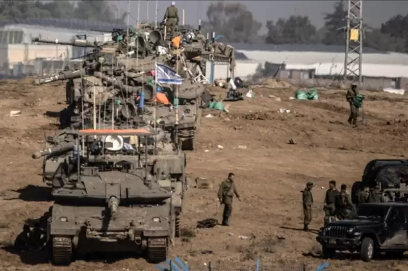 Deretan tank perang berbendera Israel. (Foto: Antara)