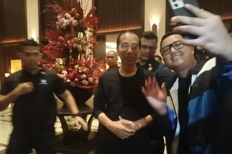 Presiden Joko Widodo di hotel Fairmont, Senayan, Jakarta Pusat, Sabtu (10/2/2024) malam. [Foto: ANTARA/Walda Marison]