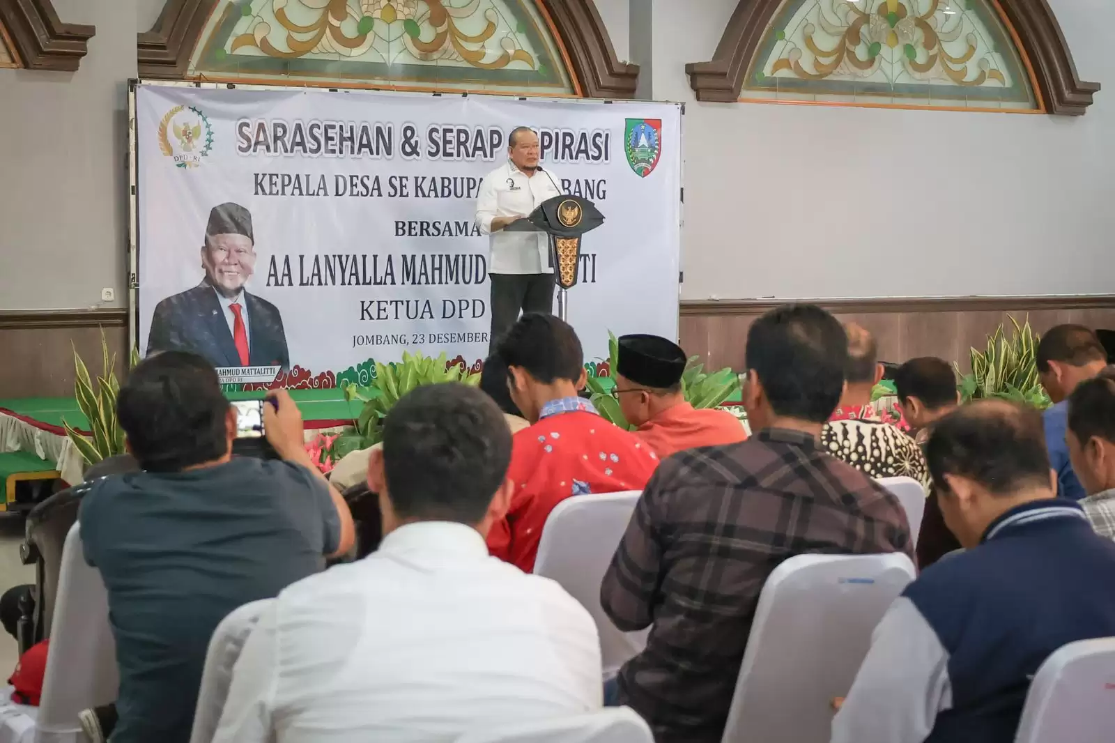 Ketua DPD RI, AA LaNyalla Mahmud Mattalitti dalam acara Sarasehan dan Serap Aspirasi Masyarakat Asosiasi Kepala Desa Kabupaten Jombang, Sabtu (23/12) (Foto: Dok DPD)