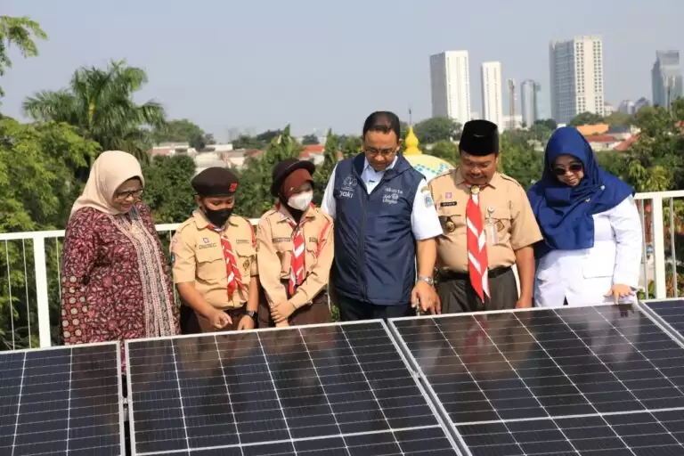 Gubernur DKI Jakarta, Anies Baswedan di sekolah berkonsep green building di Ragunan (Foto: PPID Jakarta)