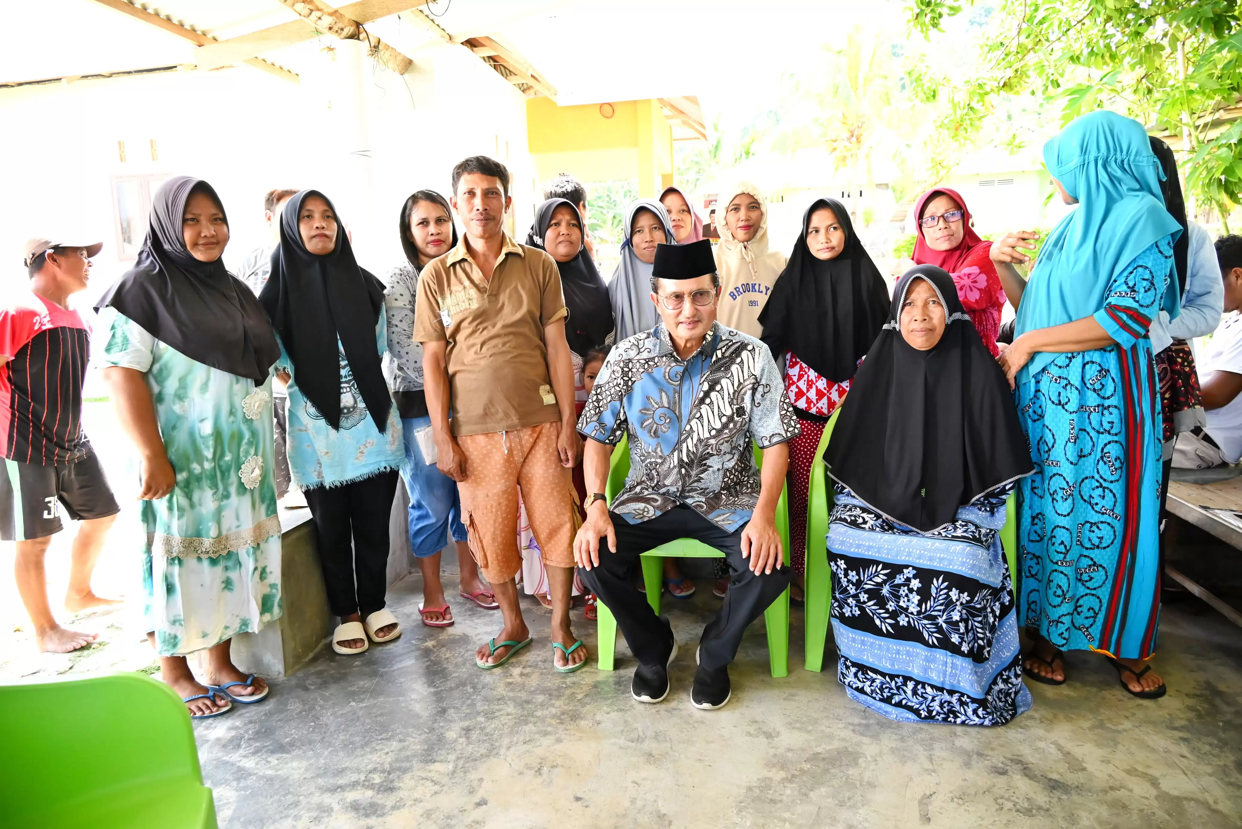 Wakil Ketua MPR RI, Fadel Muhammad, saat mengunjungi kampung beda rumah di Dusun Talapangi, Desa Tabongo Barat, Kecamatan Tabango, Kabupaten Gorontalo [Foto: Doc. MPR]