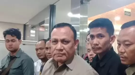 Firli Bahuri tak ditahan setelah diperiksa sebagai tersangka pemerasan terhadap eks Mentan Syahrul Yasin Limpo, Jum'at (1/12) malam