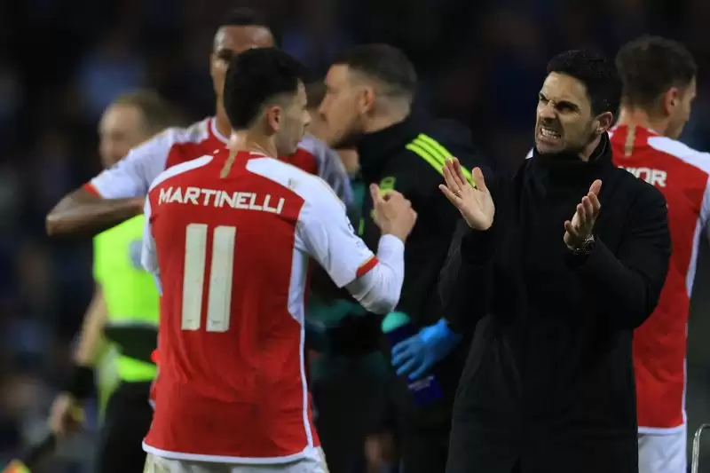 Pelatih Arsenal Mikel Arteta, bertepuk tangan untuk pemainnya. (Foto: AFP}