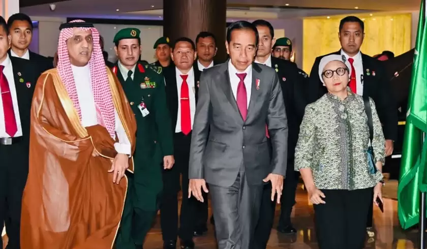Presiden Jokowi tiba di Riyadh, Arab Saudi, untuk mengikuti KTT OKI. (Foto: BPMI Setpres)