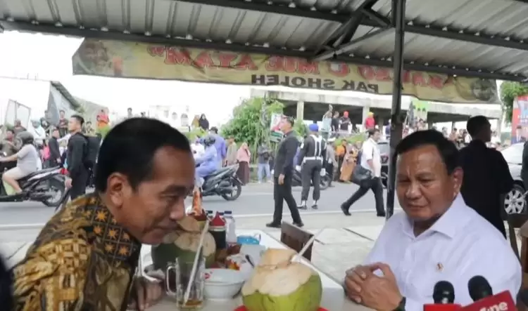 Joko Widodo (kiri) dan Prabowo Subianto makan bareng (Foto: MI/Repro Instagtam)