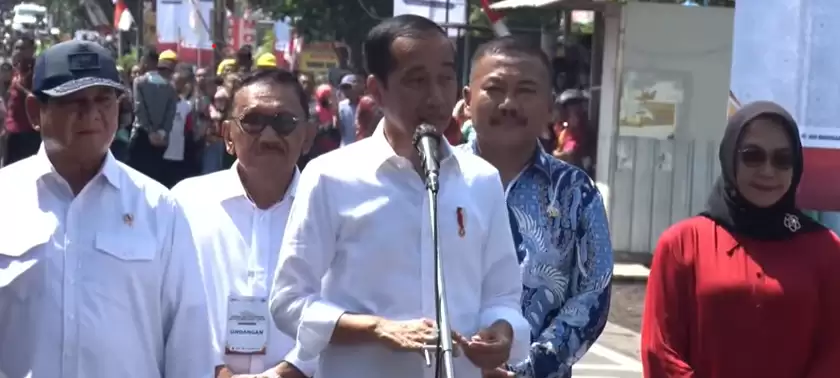 Presiden Joko Widodo, saat meresmikan pelaksanaan Instruksi Presiden (Inpres) jalan daerah Provinsi Jawa Timur (Jatim) bagian Selatan [Foto: YT/@SekretariatPresiden]