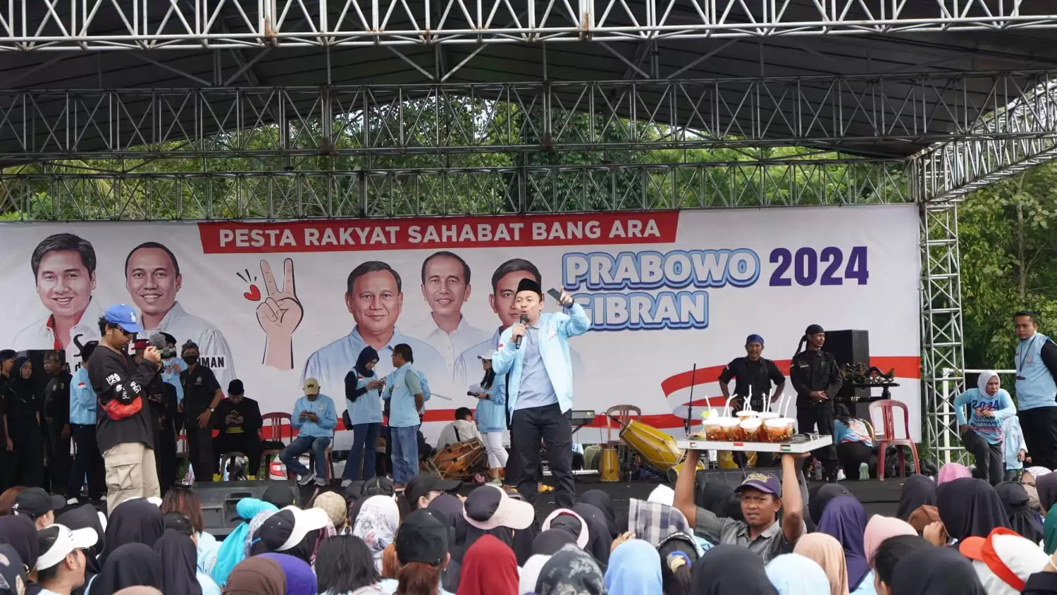 Sahabat Bang Ara di Sukabumi bergerak raih kemenangan Prabowo-Gibran satu putaran Pilpres 2024 (Foto: MI/Aswan)