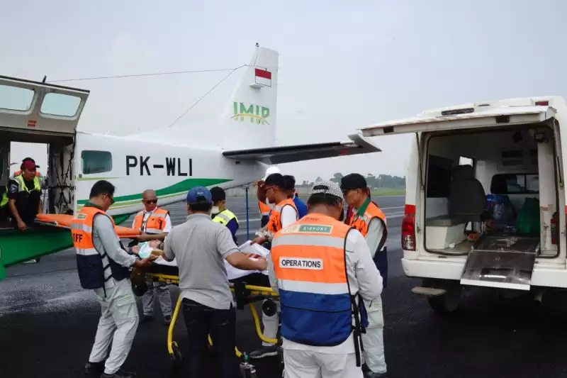 Korban ledakan tungku smelter diterbangkan ke Makassar guna penanganan medis lanjutan, Jumat (29/12) (Foto: ANTARA)