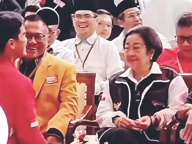 Momen Ketum PSI Kaesang Pangarep Sungkem ke Ketum PDIP Megawati Soekarnoputri [Foto: Ist]