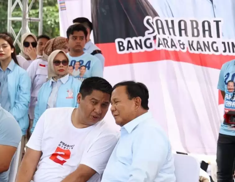 Prabowo Subianto (kanan) saat berbincang dengan Maruarar Sirait (kiri) (Foto: Dok MI)