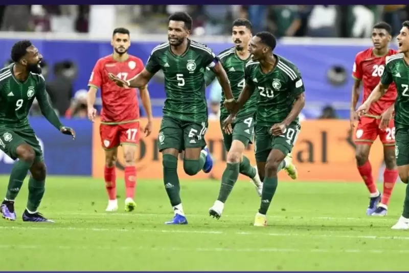 Selebrasi Ali Al Bulayahi setelah mencetak gol kemenangan Arab Saudi atas Oman dalam pertandingan Grup F Piala Asia di Stadion Khalifah pada Rabu (17/1). [Foto: Antara]
