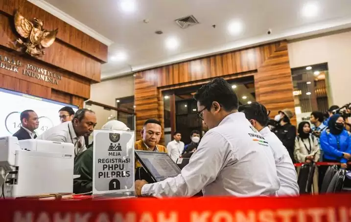 Tim hukum nasional Anies Baswedan-Muhaimin Iskandar melakukan pendaftaran gugatan perselisihan hasil pemilihan umum (PHPU). (Foto: ANTARA)