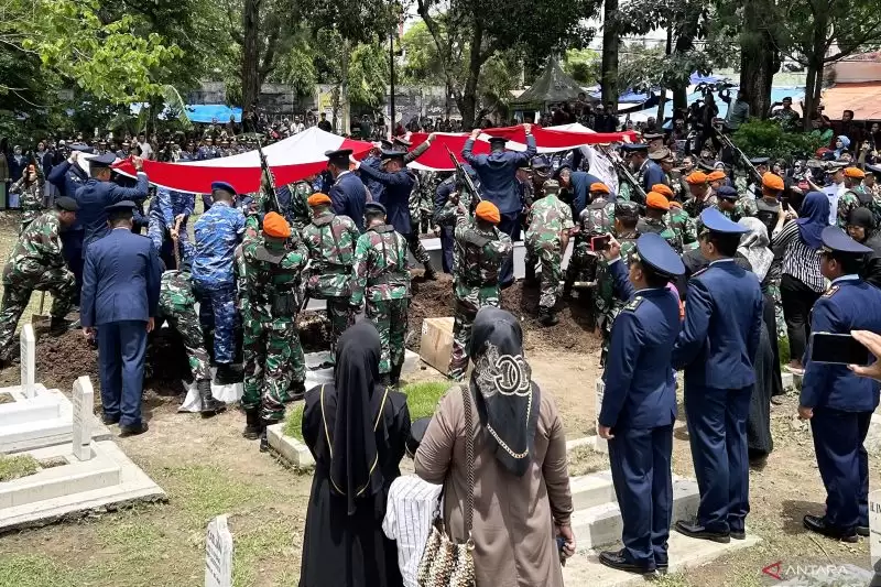 Kru pesawat Super Tucano TNI AU yang terjatuh di wilayah Kabupaten Pasuruan, Kamis  (16/11) [Foto: Ant]