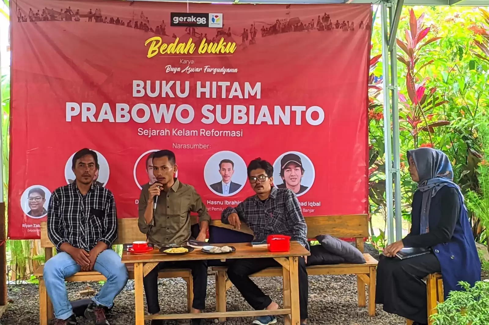 Bedah Buku Hitam Prabowo Subianto oleh Aktivis Mahasiswa dan Aktivis Demokrasi di Banjar, Jawa Barat (Foto: Ist)