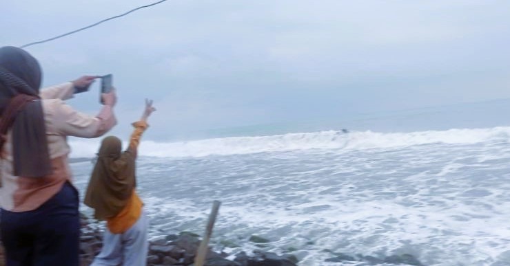 Waspada! Tinggi Gelombang 4,0 Meter di Perairan Banten