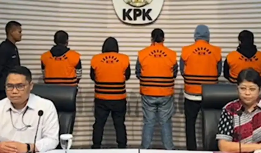 Komisi Pemberantasan Korupsi menetapkan 5 orang sebagai tersangka terkait kegiatan OTT di Mandaling Natal, Sumatra Utara (Sumut) (Foto: Tangkapan Layar)