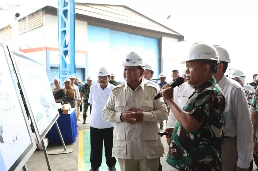 Menteri Pertahanan RI Prabowo Subianto mengunjungi PT PAL Indonesia dalam kunjungan kerjanya ke Surabaya, Jawa Timur, Selasa (23/1) (Foto: Ist)