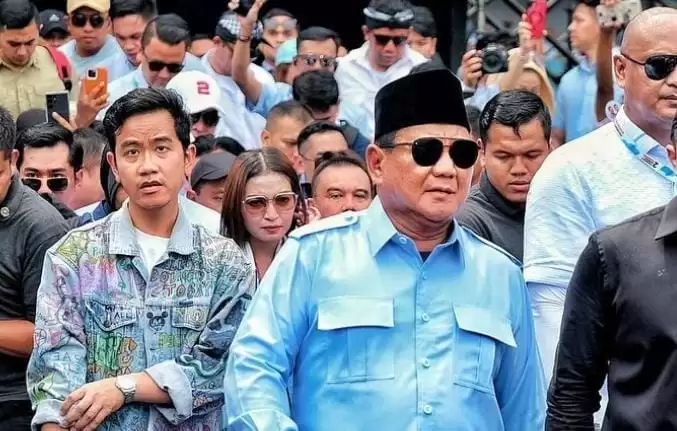 Prabowo Subianto mengenakan kaca mata hitam (Foto: MI/Repro Instagram@prabowosubianto)