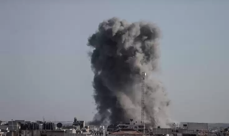Asap mengepul setelah serangan udara Israel di Kota Gaza [Foto: ANTARA]