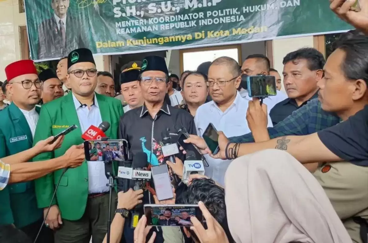 Menko Polhukam, Mahfud MD mengunjungi Panti Asuhan Al-Washliyah Pulou Brayan, Kota Medan, Sumatra Utara (Foto: Antara)